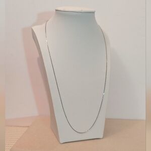 Elegant 925 Silver Necklace. 18"